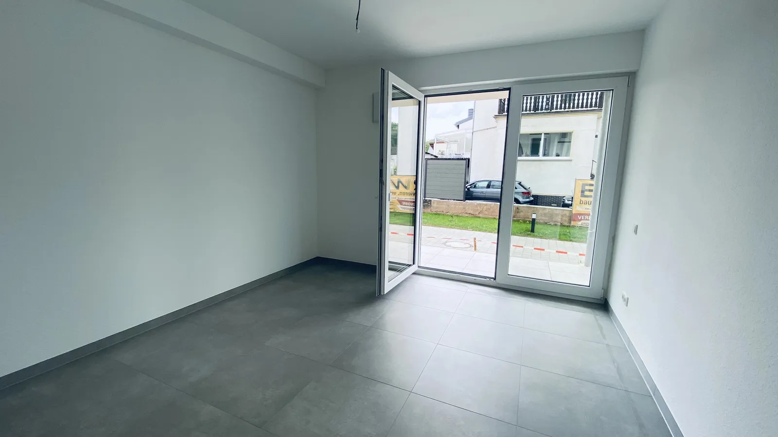 Kapitalanlage mit Zukunft: Moderne 2-Zimmer-Wohnung mit Terrasse, Garten & optionalem Stellplatz in Tawern