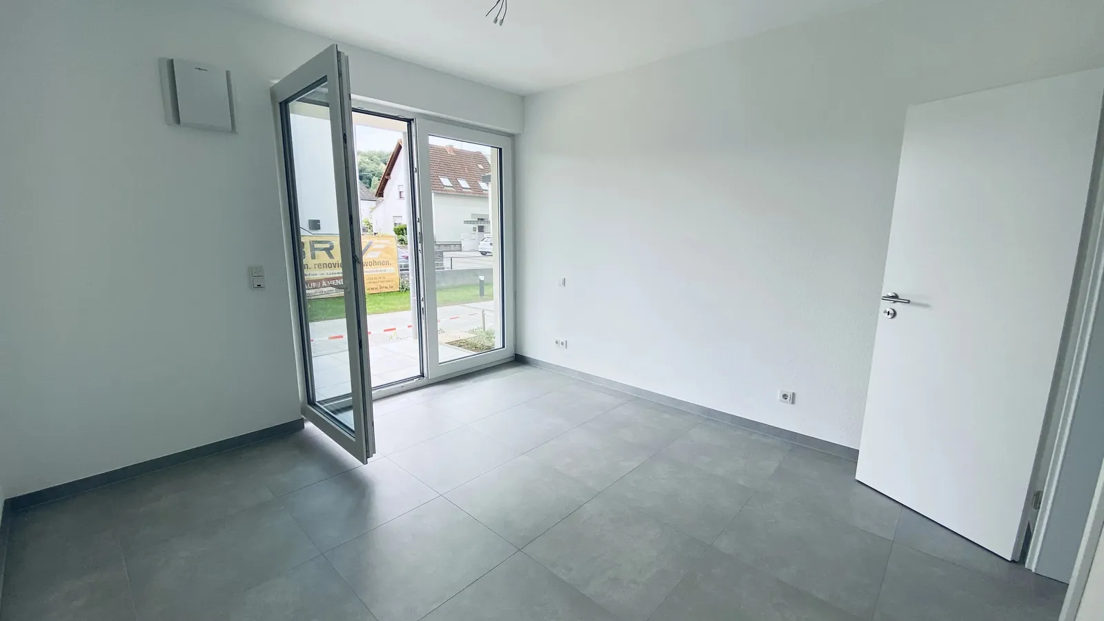 Kapitalanlage mit Zukunft: Moderne 2-Zimmer-Wohnung mit Terrasse, Garten & optionalem Stellplatz in Tawern