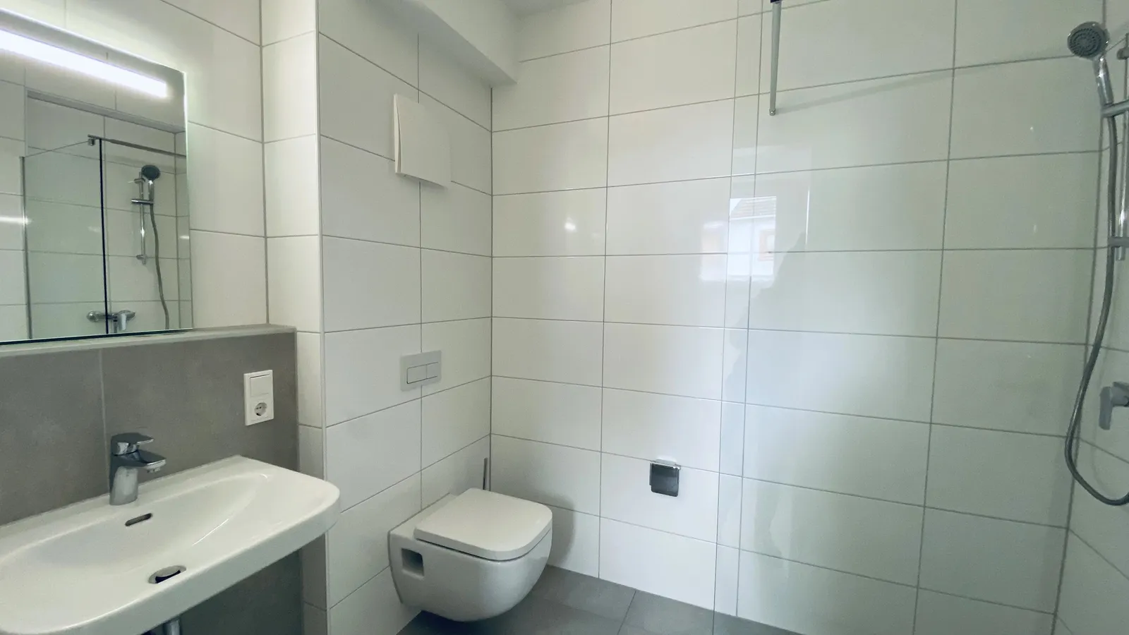 Kapitalanlage mit Zukunft: Moderne 2-Zimmer-Wohnung mit Terrasse, Garten & optionalem Stellplatz in Tawern
